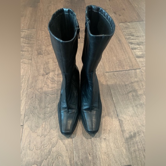 Women Pegabo leather boots with side zipper. - Picture 2 of 5